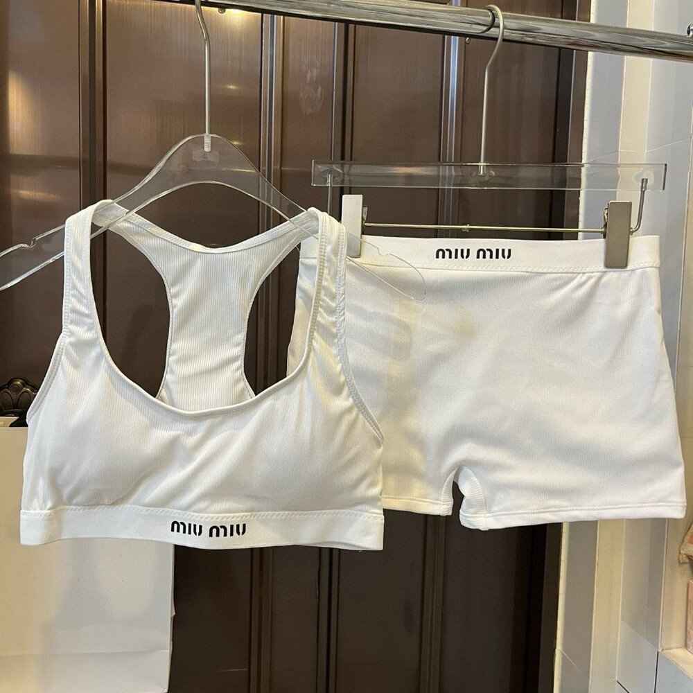 Miu Miao's top with suspenders white✌️🏝️☺️